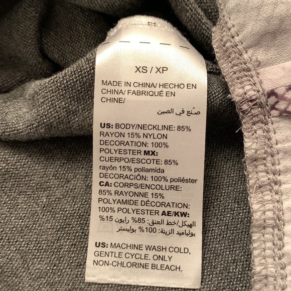 🌷WHBM Popover Gray Sweater with Shirt Tail Look Croc Print XS - Picture 8 of 12